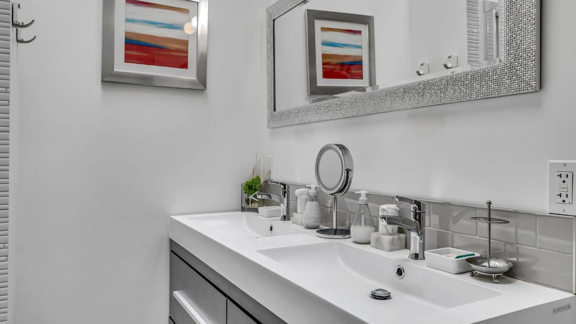 Initial - 1000 St-Jean - Old City Quebec City Apartment